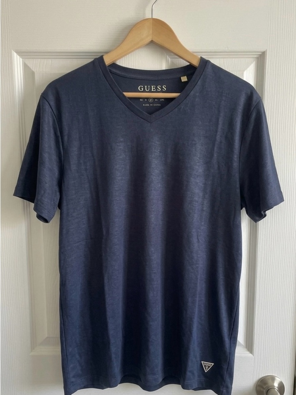 NWOT Guess Navy Blue Short Sleeve Tee Men's Medium Minimalist Casual
